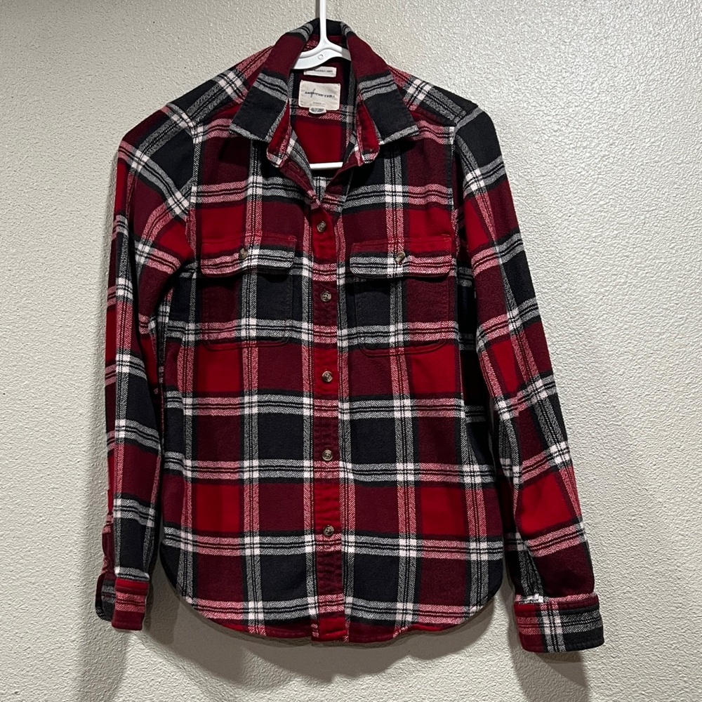 American Eagle Classic Fit Plaid Button-Up Flannel Shirt